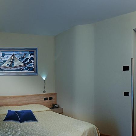 Hotel Savoia ลินญาโน ซับเบียโดโร ภายนอก รูปภาพ