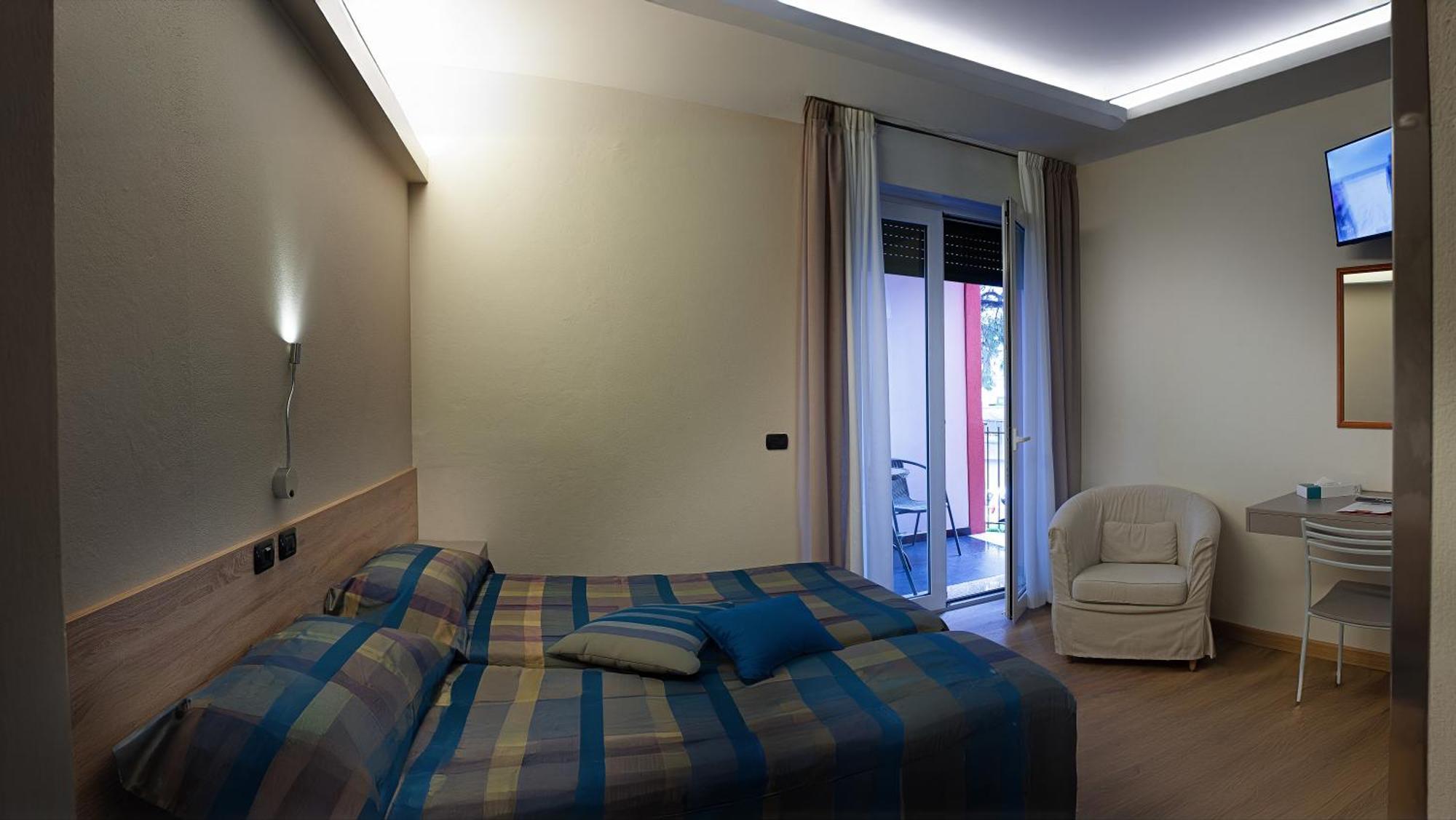 Hotel Savoia ลินญาโน ซับเบียโดโร ภายนอก รูปภาพ