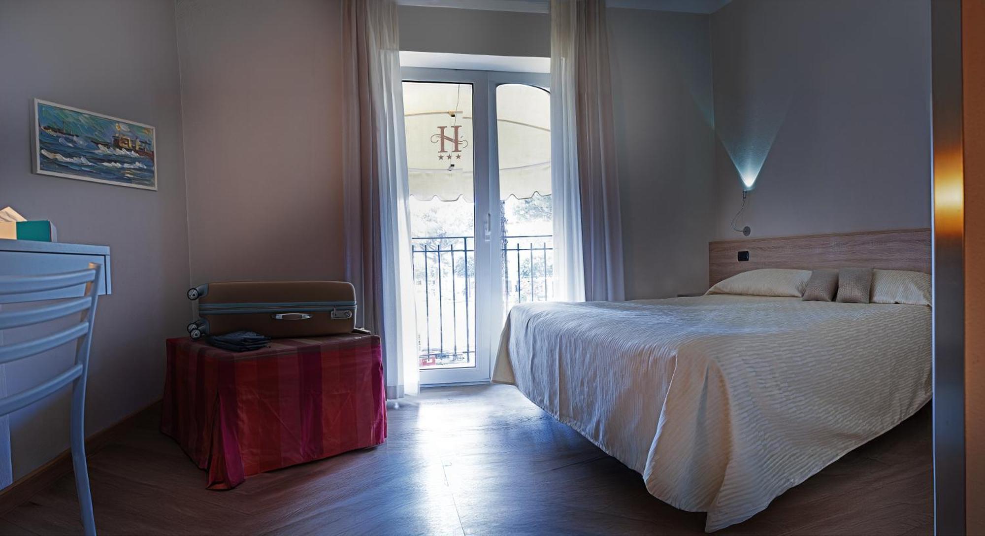Hotel Savoia ลินญาโน ซับเบียโดโร ภายนอก รูปภาพ