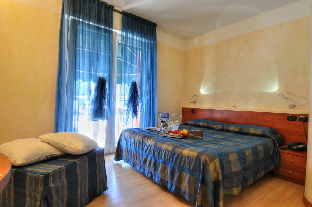 Hotel Savoia ลินญาโน ซับเบียโดโร ภายนอก รูปภาพ