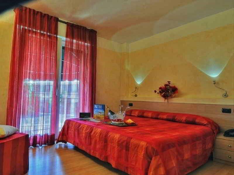 Hotel Savoia ลินญาโน ซับเบียโดโร ภายนอก รูปภาพ